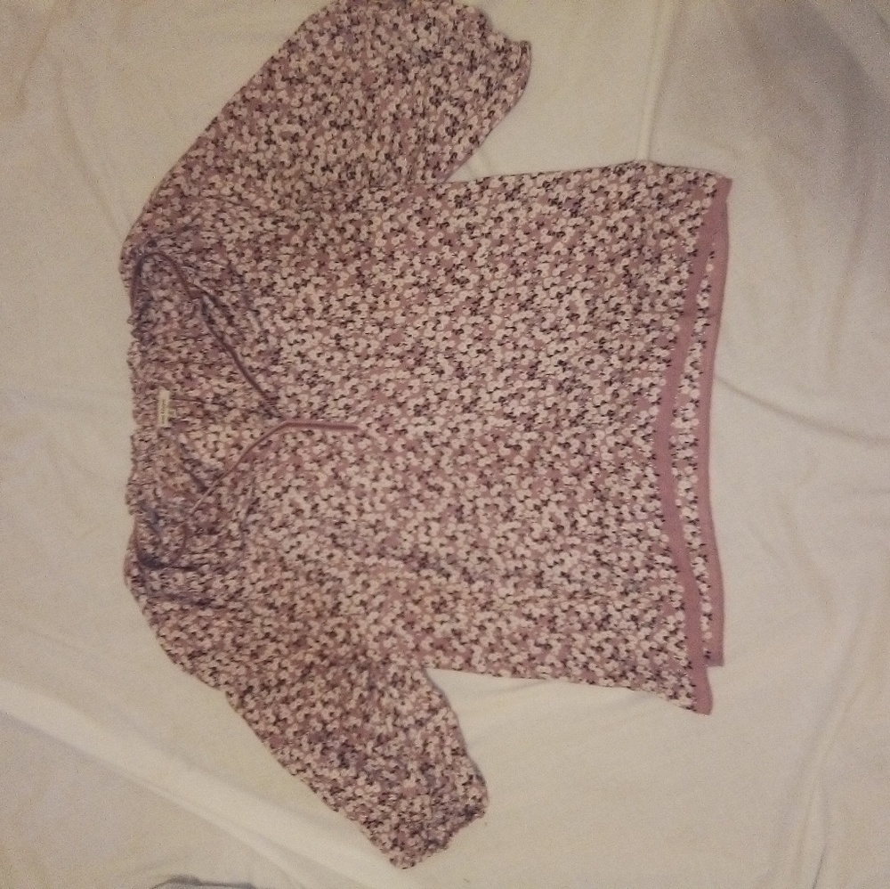Women's flowy blouse with quarter sleeve